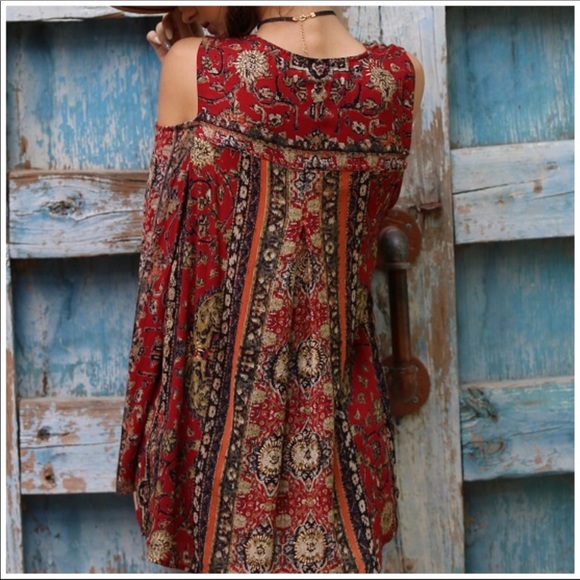 Sale. OPEN SHOULDER BOHO BEAUTY - Picture 7 of 8